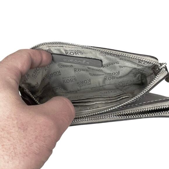 NWOT MICHAEL KORS Women’s Gray Double Zip Wallet Wrislet - Picture 8 of 9